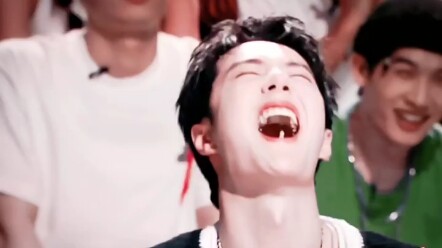 [ภูเขาสงครามคือราชา] น่ารักไหม? ฉันยกมันขึ้นมา อย่ากังวลกับมันนะรู้ไหม?