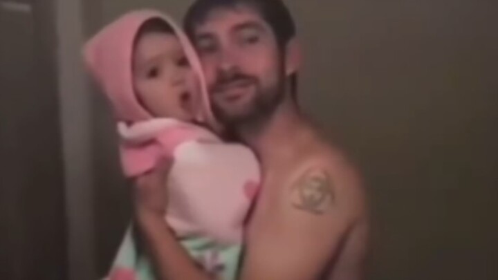 Cute kid: “Singing? I’m a pro!”… hehe