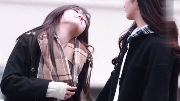 ผ้าพันคอตัวนี้กอดแล้วฟินสุดๆ เลยเหรอ????