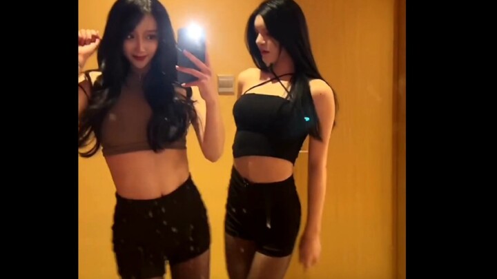 Sexy lady dancing online