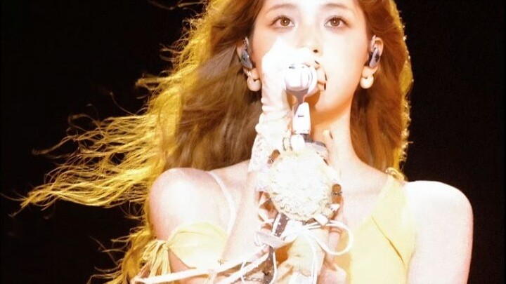 الاستماع إلى غنائها يبعث شعورًا غامضًا بالراحة والشفاء.