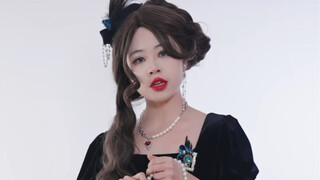 Lolita bertema merak