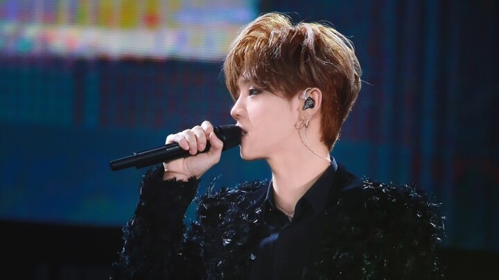 [ลู่หาน] นายน้อยเต้นและก้าวตามจังหวะ มันสบายมาก นายน้อยทำงานหนักมากเพื่อที่จะลงมายังพื้นโลก