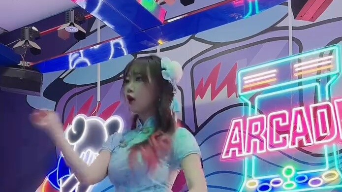 Kasuga! Chị ơi! Tất trắng! Chân dài! Tràn đầy năng lượng! Lăn lộn!
