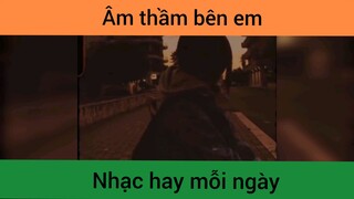 Âm thầm bên em