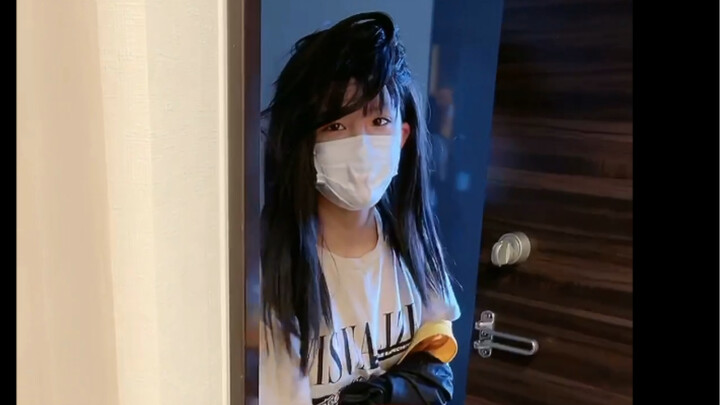 Qiqi Sang, the Melon-Picking Expert, Shares Her Melon-Eating Vlog