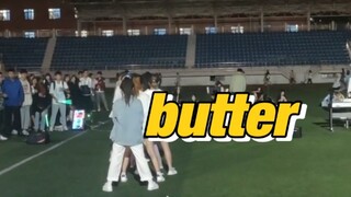 พวกเขาจะแสดง BTS Butter เวอร์ชัน CP 14 คน ในโรดโชว์มหาวิทยาลัยหรือเปล่า? บรรยากาศดีมาก!