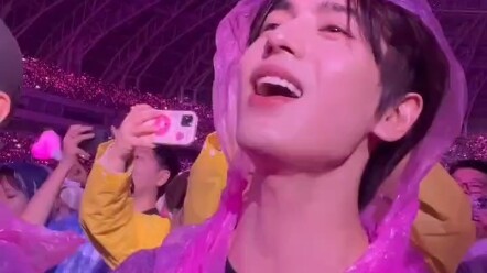Niu Niu menyanyikan "Listen to Mom" Moo~ Dia bernyanyi dengan sangat indah