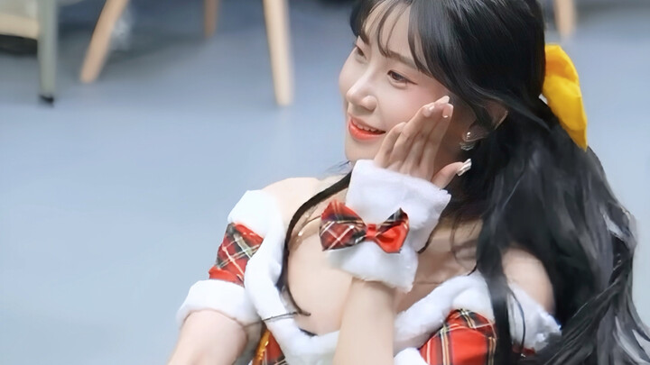 李珠珢圣诞装真可爱