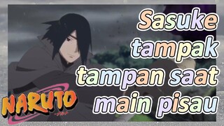 Sasuke tampak tampan saat main pisau