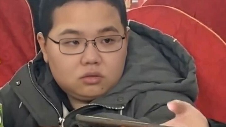 Ketika PDD menerima telepon, dia sangat senang hingga menjerit seperti babi