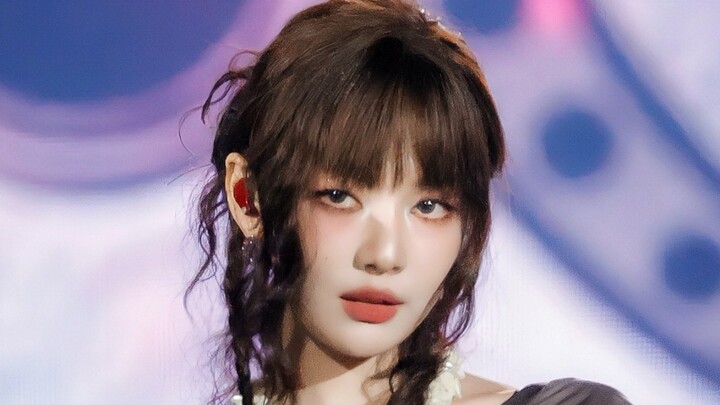 Ningning "Hot Mess" straight cut 250413