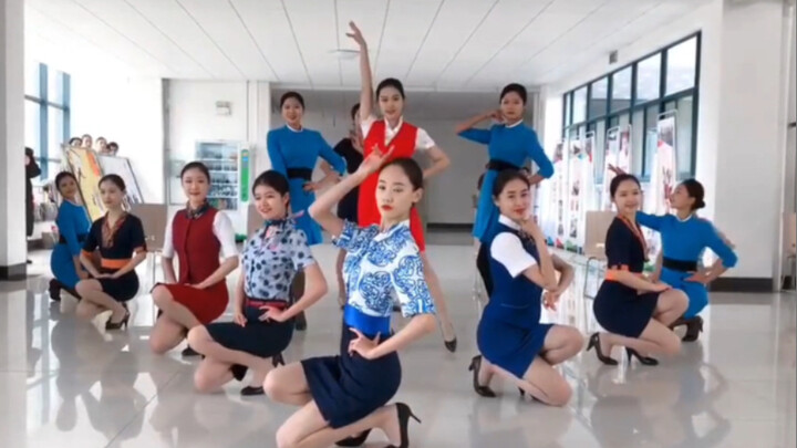 看看更喜欢哪家航空公司的制服？