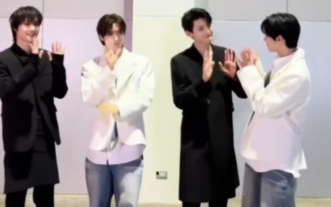 หัวเล็กๆ สี่หัวที่น่ากลัว