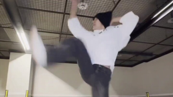 ยาวสุดๆ! ชา!. ท้าเต้นเพลง Impossible ของหมิงรุ่ย จากวง BOY STORY