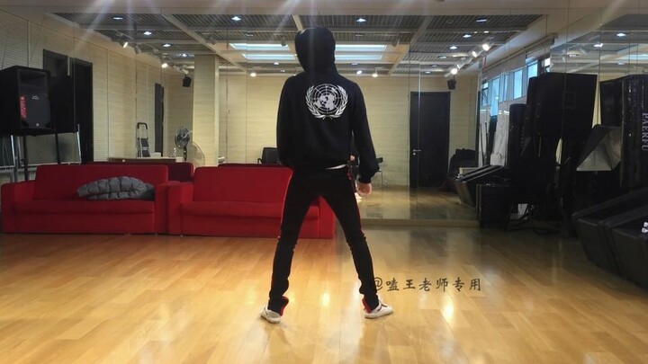 【Wang Yibo】【File asli 1080】 Rekaman horizontal & vertikal di ruang latihan Yuehua