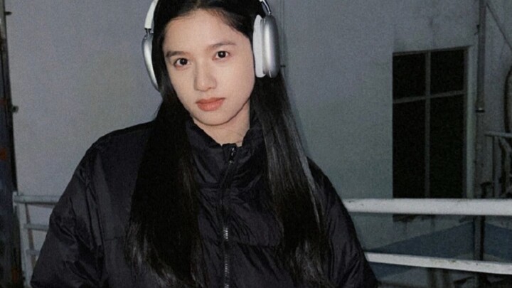 Zhang Jingyi: Punya wajah yang tampak penuh kasih~