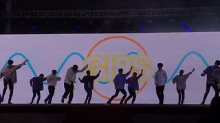 งานเลี้ยงจบการศึกษา & SEVENTEEN: การเต้นคัฟเวอร์เพลง home