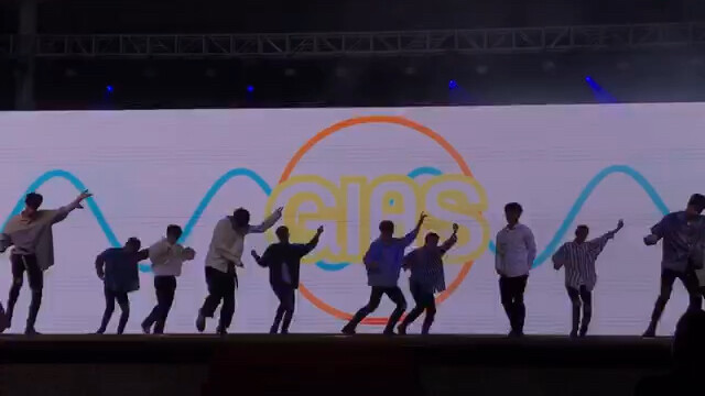 毕业晚会 & SEVENTEEN： home舞蹈翻跳