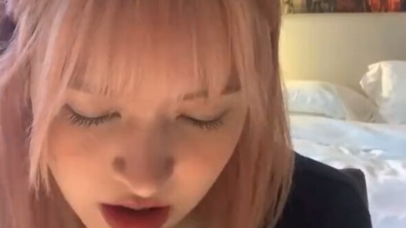 ลิลี่ไลฟ์สดร้องเพลง UNFORGIVEN เพลงใหม่ของเลสเซอร์ราฟิมแบบอะคูสติก!