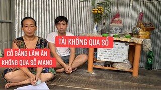 Căn bệnh qu.ái á.c cư.ớp đi tương lai cậu sinh viên nghèo và người mẹ đang bệnh không tiền điều trị.