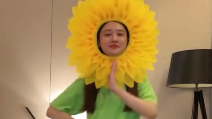 He Xuanlin livestreams dancing to "After Like"