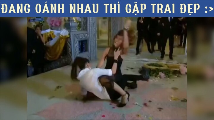Đang oánh nhau thì gặp trai đẹp 😻 #phimhaymoingay