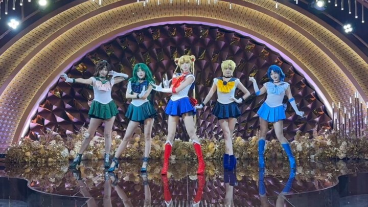Can you still see Sailor Moon dancing at cosplay conventions these days?