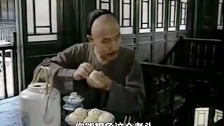 老头太爱占小便宜，偷吃包子馅，这下惨了