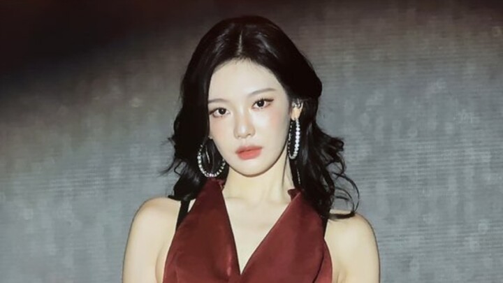 Aespa makes an appearance at their Thailand concert, with Ningning in a red outfit sending Thai fans