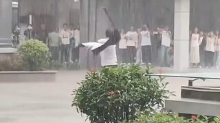 ฉันกลับบ้านและค้นหาตามผนังสารภาพทั้งคืนแต่ก็ไม่พบตัวเอง