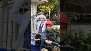 Thanh Niên Đang Đi Cos Thì Bị Ông Nội “Bế” Về || Trắc Nhan Tây - 侧颜西