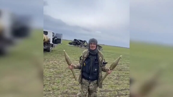 Russian helicopter shot down by Ukraine Army forces.  #shorts #russia #kive #now