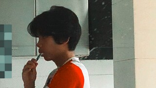 เป็นเรื่องเกี่ยวกับนักวอลเลย์บอลที่หลงใหลในสิ่งนี้จนเริ่มมีอาการประสาทหลอนและสร้างสิ่งที่เลอะเทอะต่า