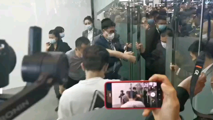 Tesla: Tôi khổ quá rồi [cạn lời]