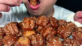 [Âm nhai] Ăn bánh mạch nha, bánh hoa quả đặc sản của Sơn Đông