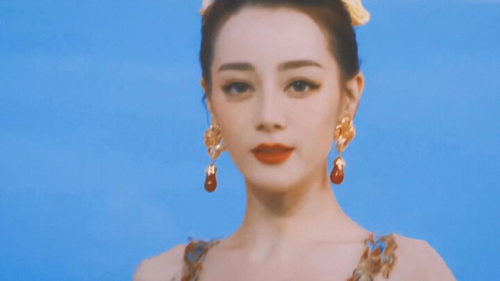 Can this woman walk 800 meters on the red carpet?