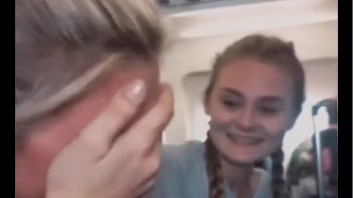 لَمّا رأت طفل أختها الراحلة، انفجرت الأخت بالبكاء.