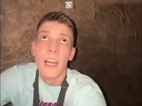 หนุ่มต่างชาติบังเอิญหลงเข้าไปในถ้ำหมี จังหวะนั้นหมีก็กลับมาพอดี