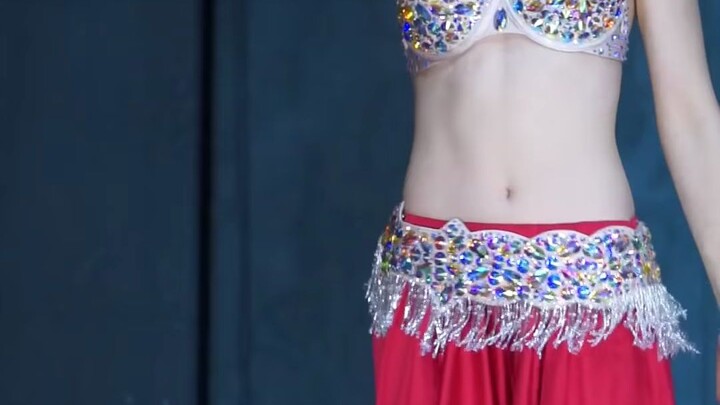 Người đẹp Hàn Quốc Lim Sung-mi múa bụng
