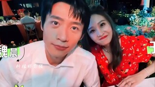 Anh ấy đã ra mắt được 14 năm và cô ấy đã ở bên anh ấy 15 năm! Cuối cùng anh ấy cũng cưới được người 