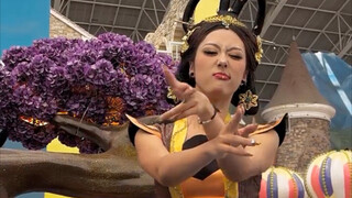 天津欢乐谷蛇精，今天蛇精不说话只跳舞，一看就是男生的原生相机拍的