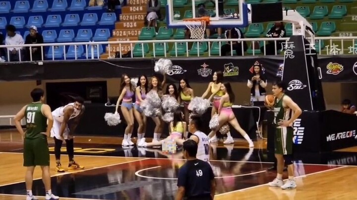 Taiwanese girl disrupts free throws during basketball game—Howard: "Who could possibly handle this s