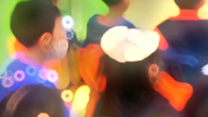 Ya sudahlah, karena terpaksa, aku kasih kamu bersandar sebentar deh.