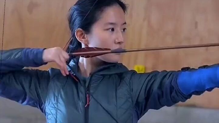 Liputan di balik layar saat Liu Yifei syuting~