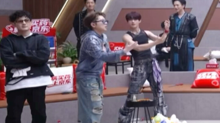 Yao Chen teaches Shanhuo how to do the wave, but he’s just finished assembling the torso version.