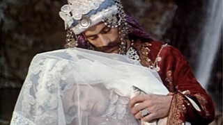 عبر السهوب / عبر الريح الحارقة القمر الأحمر / الحصان الأسود / الموت يراقبني