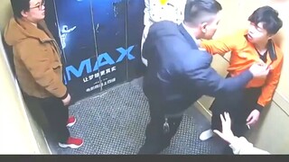 The young man smoked in the elevator and was provocative, but he didn't expect to meet a tough guy a