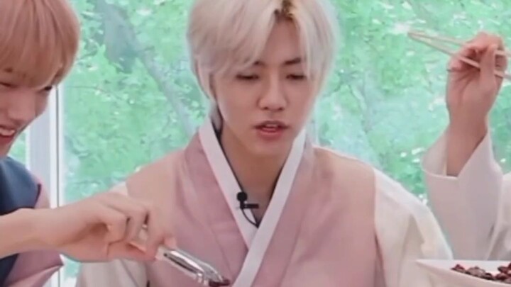 Jeno yaallah kelakuan nya