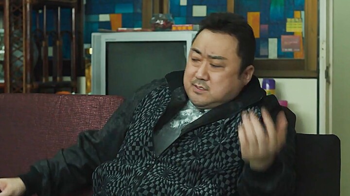 คนคนนี้แบกรับจุดขำทั้งหมดของสองเรื่อง